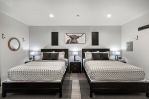 Iron/ironing board, bed sheets