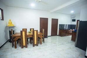 Comfort Double Room, Balcony | Living area | Flat-screen TV - Villa Pearl Breeze  (Galle)