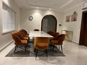 غرفة لتناول الطعام