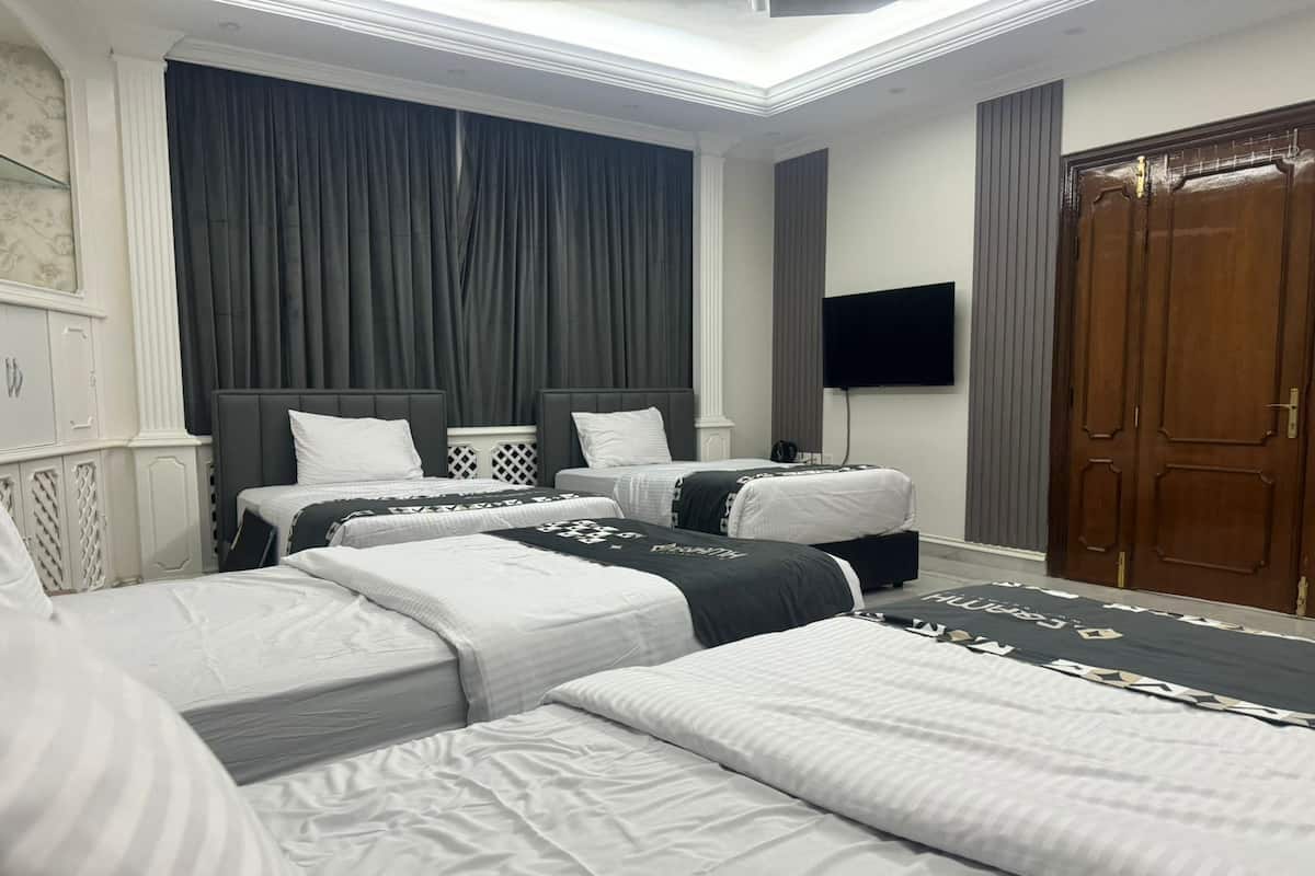 Deluxe Quadruple Room | 1 bedroom, Egyptian cotton sheets, premium bedding, down comforters