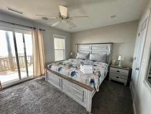 4 habitaciones, tabla de planchar con plancha y cuna de viaje