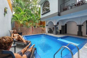 Kolam renang outdoor