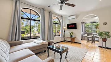 Kondominium Klasik | Area keluarga | Smart TV 50-cm dengan saluran TV kabel