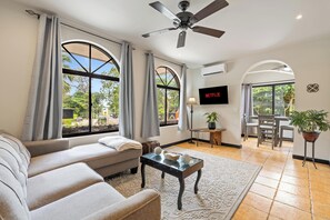 Smart TV 50 cm con canales de televisión por cable