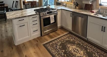 Remodeled pet friendly private home with a/c and wifi