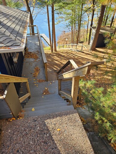 Remodeled pet friendly private home with a/c and wifi