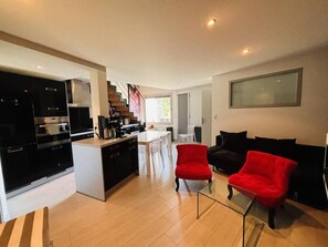 Living area - 50m from resort center, 4th floor, balcony, tv, 42m², Montchavin La Plagne (Bellentre)