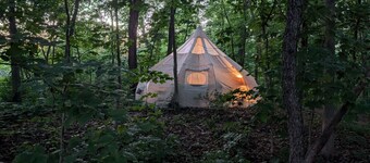 Heated Tent, Queen Bed in Forest on Farm w Animals
