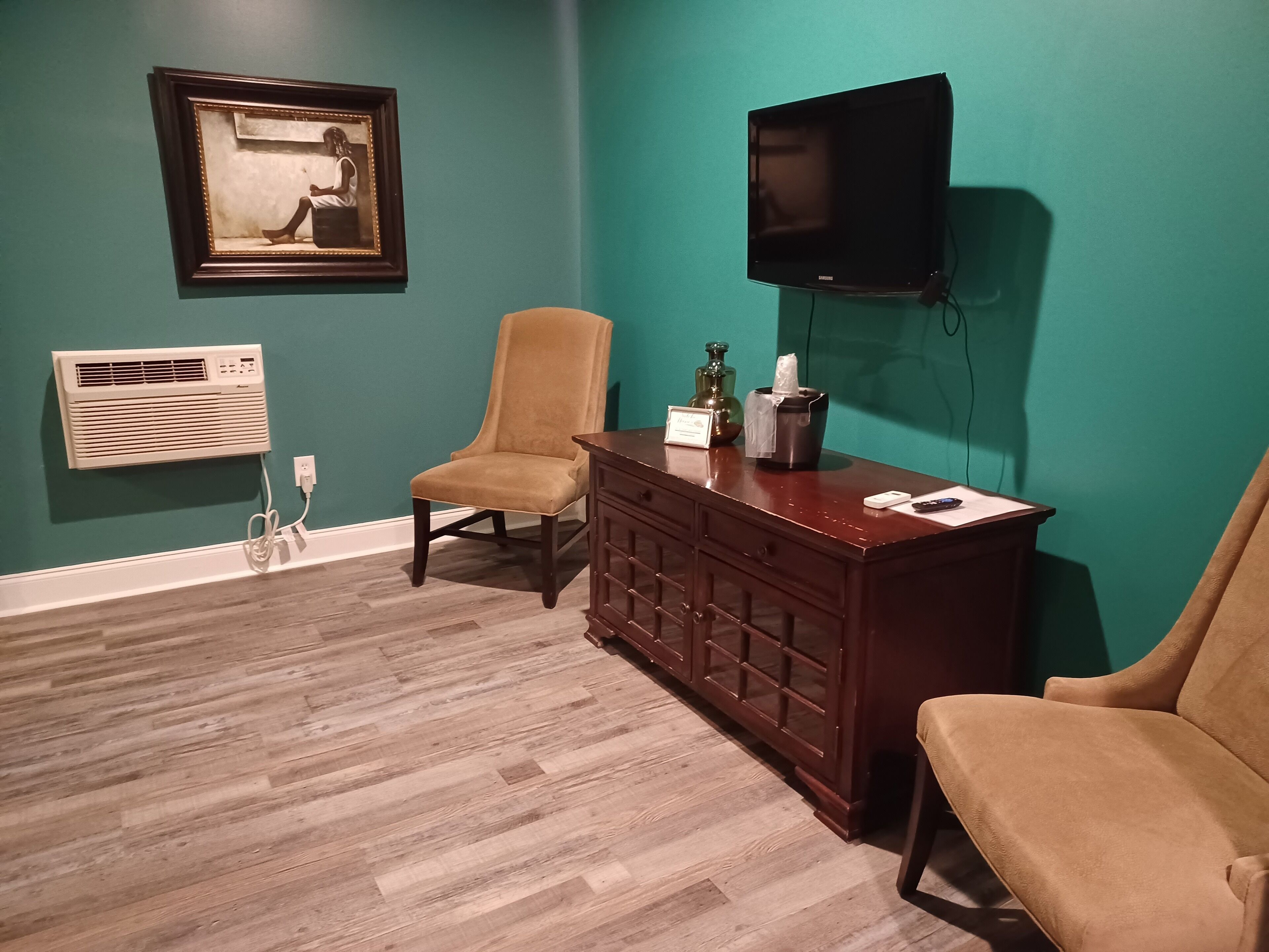 Chelsea's Garden | Tabla de planchar con plancha y wifi gratis 