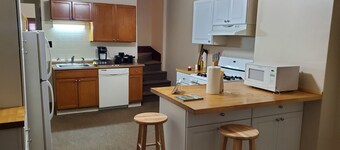 Morden 2-bedroom townhome with WiFi and AC in fabulous Johnstown