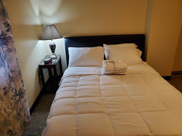 2 bedrooms, iron/ironing board, WiFi, bed sheets