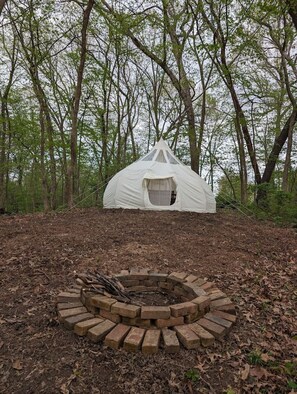 Exterior - Farmers Friend - Family Escape (Tiskilwa)