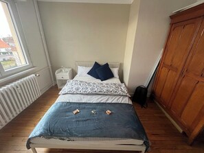 1 chambre, bureau, fer et planche à repasser, Wi-Fi