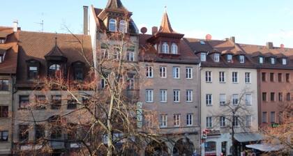 Altstadt! Exklusive 3-Zi-Wohnung, Dachterrasse, WLAN, Parkplatz