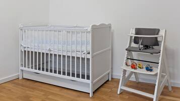 2 Schlafzimmer, Bügeleisen/Bügelbrett, Reisekinderbett, kostenloses WLAN