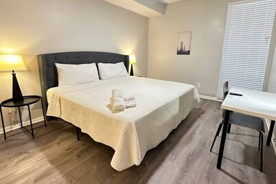 Bright, Modern Spot Near Houston’s Top Attractions