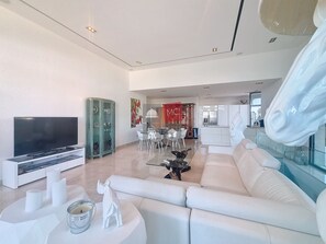 TV - BEL APPARTEMENT A VILLA MAXIMA (Sainte-Maxime)