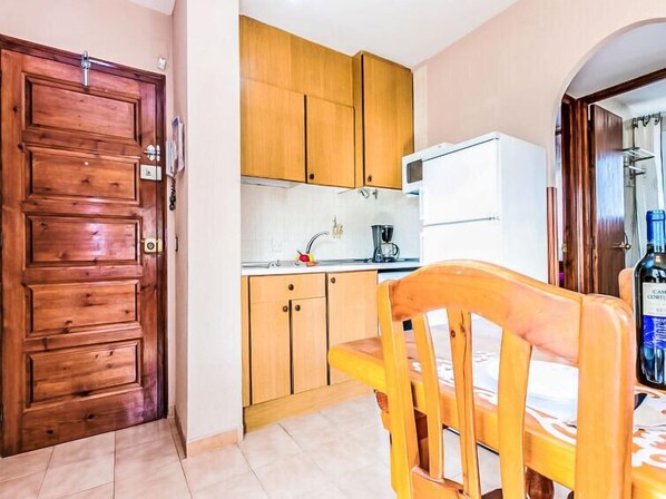 House, 3 Bedrooms, Terrace | Private kitchen