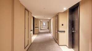 A long, narrow hotel corridor with doors on both sides, leading to individual rooms. - Sea Trek Star Exquisite Hotel (Lishui)