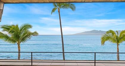 Oceanfront Maui Condo-Walk to Beach, Shops, Cafés