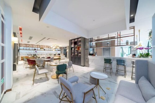 Magnotel (Qinzhou Bay Square east railstation hotel)