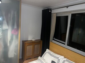 2 habitaciones, tabla de planchar con plancha, wifi y ropa de cama