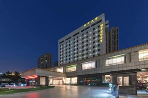 Unclassified image, 5 of 77, button - Shuiyi Boqing Hotel (Heze)
