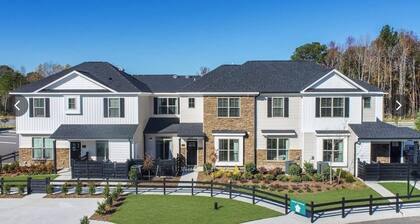 Charming 2-bedroom condo with WiFi, AC in brilliant Carrollton 10 min from beach