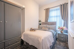 2 bedrooms, iron/ironing board, free WiFi, bed sheets