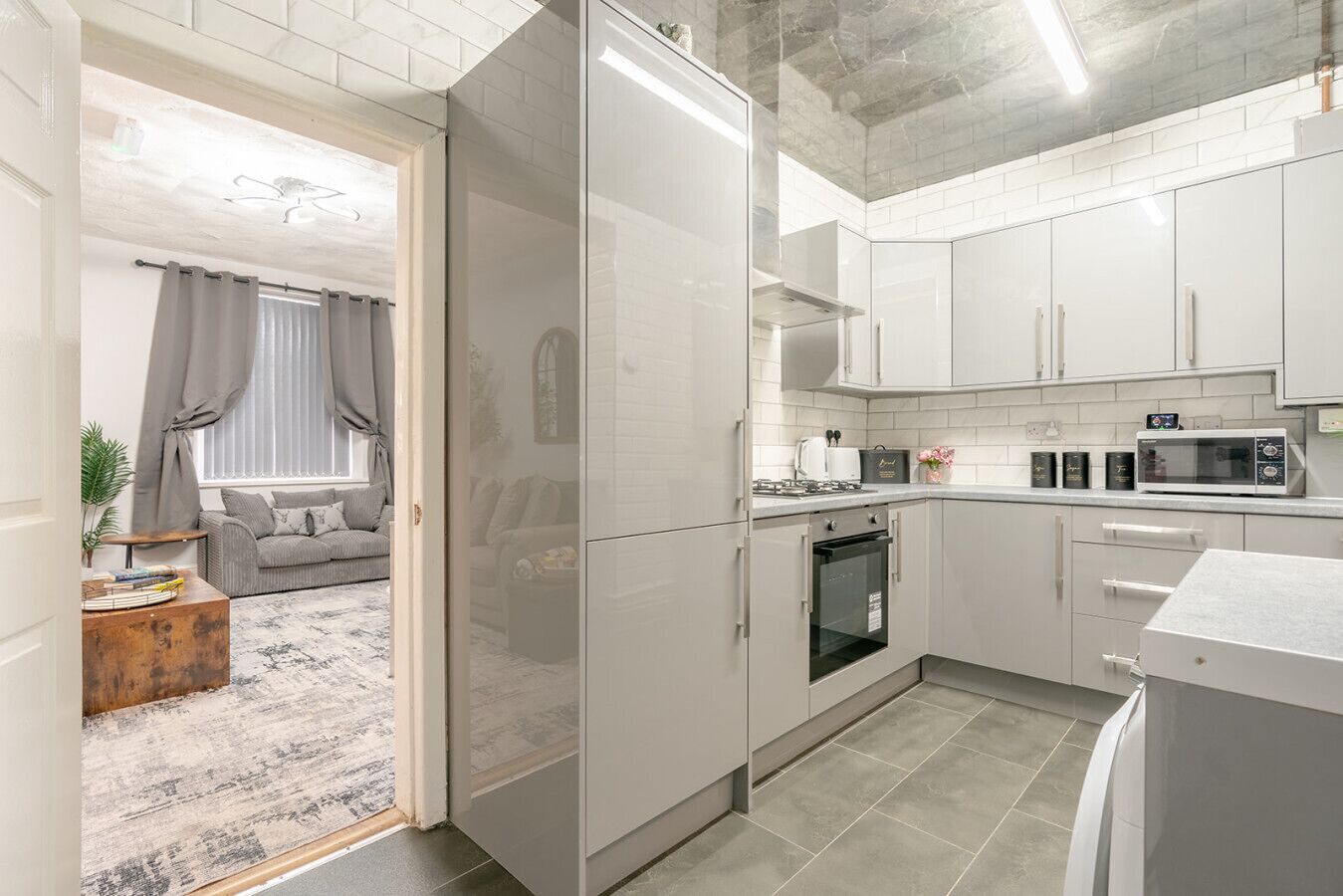 冰箱、微波炉、烤箱、炉灶