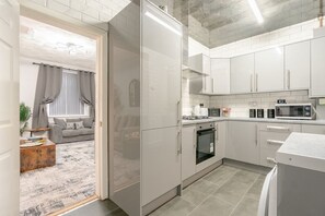 Fridge, microwave, oven, stovetop