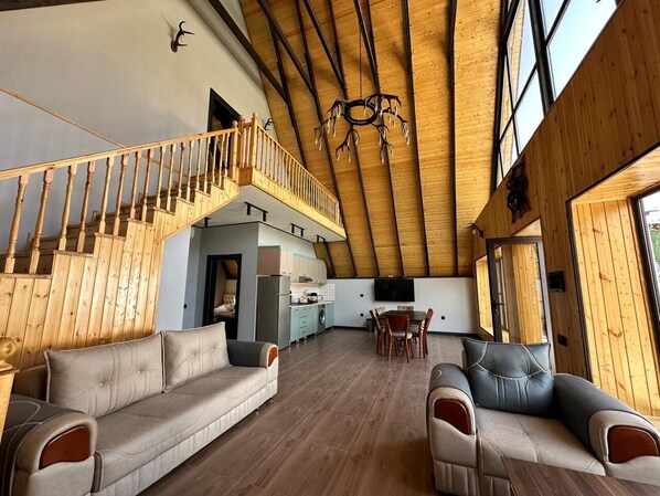 Living area - 3-bedroom villa in lovely Qəbələ with mountain view, WiFi, AC, hot pool. (Qəbələ)