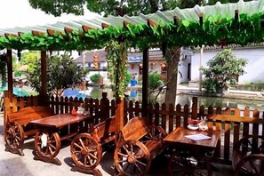 Tempat makan luar