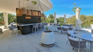 Outdoor dining - luxury 4BR with High-speed WiFi, fitness room and spa at Punta Mita, Nayarit (Corral del Risco)