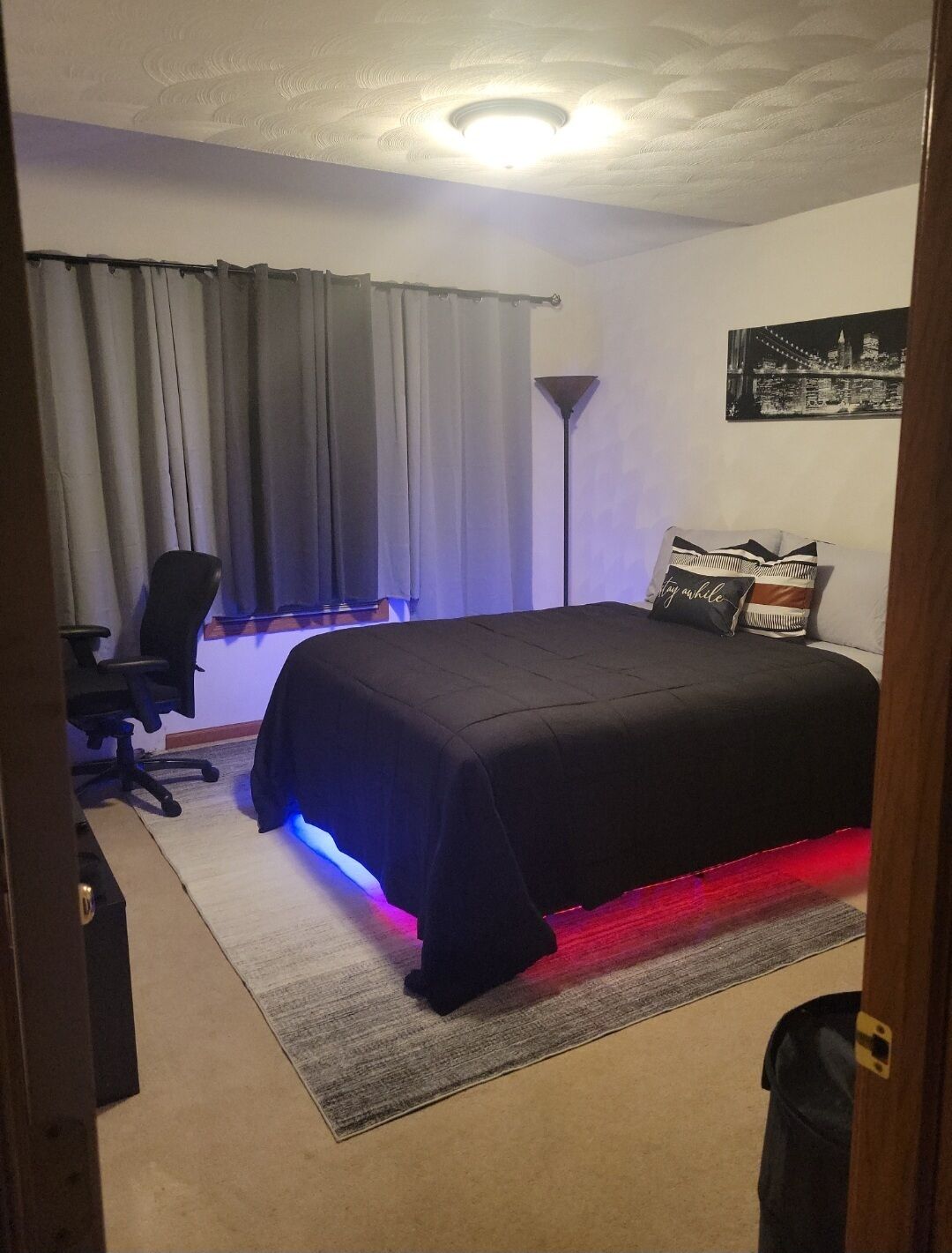 4 bedrooms, iron/ironing board, free WiFi, bed sheets