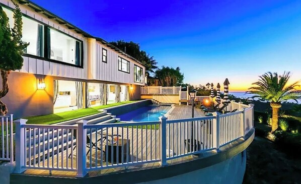 Outdoor pool, a heated pool - Newly renovated, light/bright San Diego home with a big ocean view over the pool (San Diego)