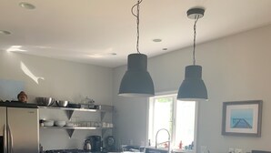 Microondas, horno, placa de cocina