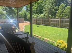 Terrace/patio - Modern Farmhouse in OB, walk to Beach and Restaurants (Oak Bluffs)