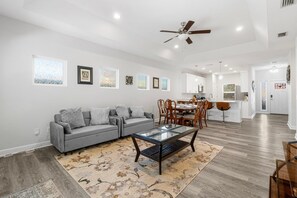 Living area - 6003 Hilltop Ave (Panama City Beach)