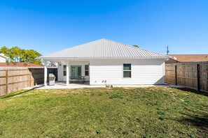 House, Multiple Beds (6003 Hilltop Ave) | Exterior