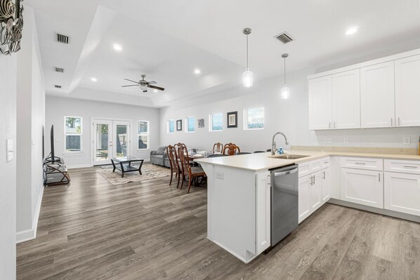 Huis, Meerdere bedden (6003 Hilltop Ave) | Interieur