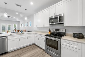 Casa, letti multipli (6003 Hilltop Ave) | Cucina privata