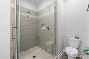 House, Multiple Beds (6003 Hilltop Ave) | Bathroom - 6003 Hilltop Ave (Panama City Beach)