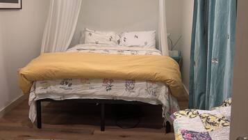 2 habitaciones, tabla de planchar con plancha, wifi y ropa de cama