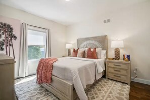 4 bedrooms, iron/ironing board, WiFi, bed sheets - Saddle Ridge at Kearny - Luxury 4-Bedroom Oasis (Kearny)