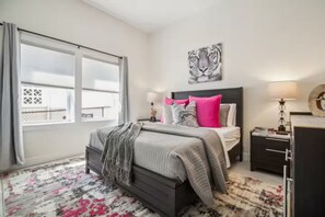 4 bedrooms, iron/ironing board, WiFi, bed sheets