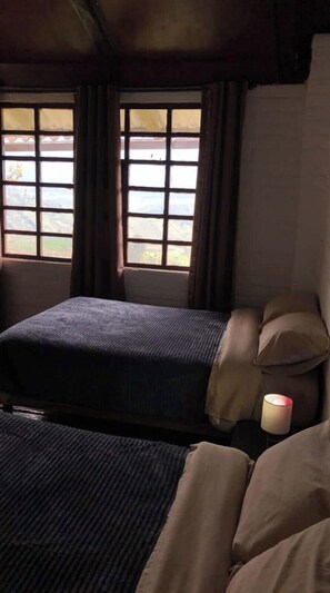 4 bedrooms, bed sheets
