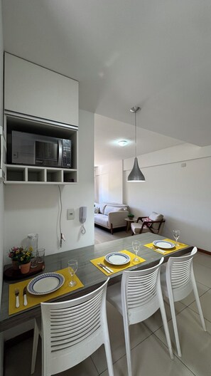 Dining - Complete Apartment with Sea View in the Heart of Jatiúca (Jatiúca Maceió)