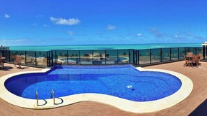 Outdoor pool - Complete Apartment with Sea View in the Heart of Jatiúca (Jatiúca Maceió)