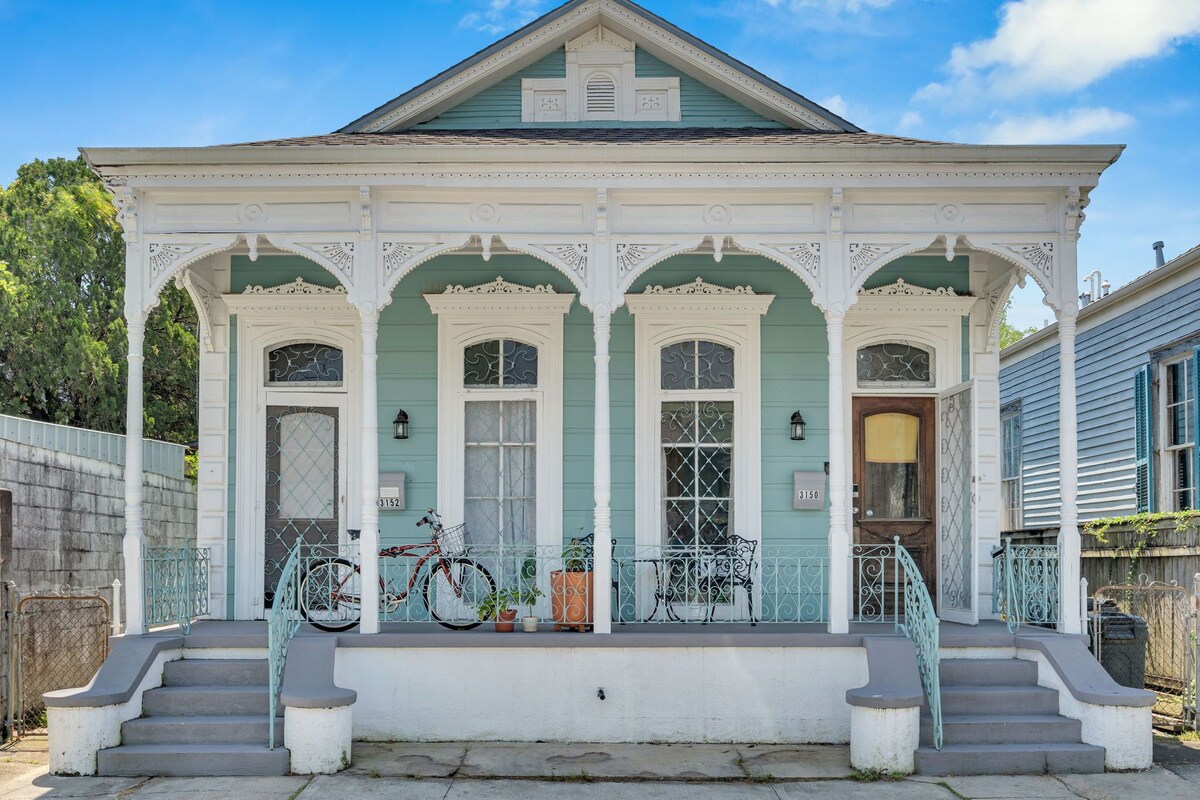 Classic Bywater Shotgun Suite / great location in perfect neighborhood